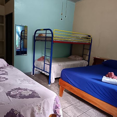 Cabinas Mitchaelle'S Puerto Viejo de Talamanca Esterno foto