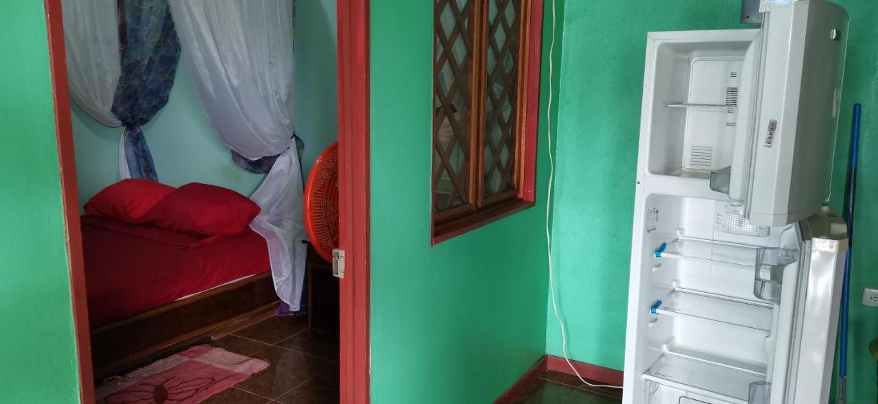 Cabinas Mitchaelle'S Puerto Viejo de Talamanca Esterno foto