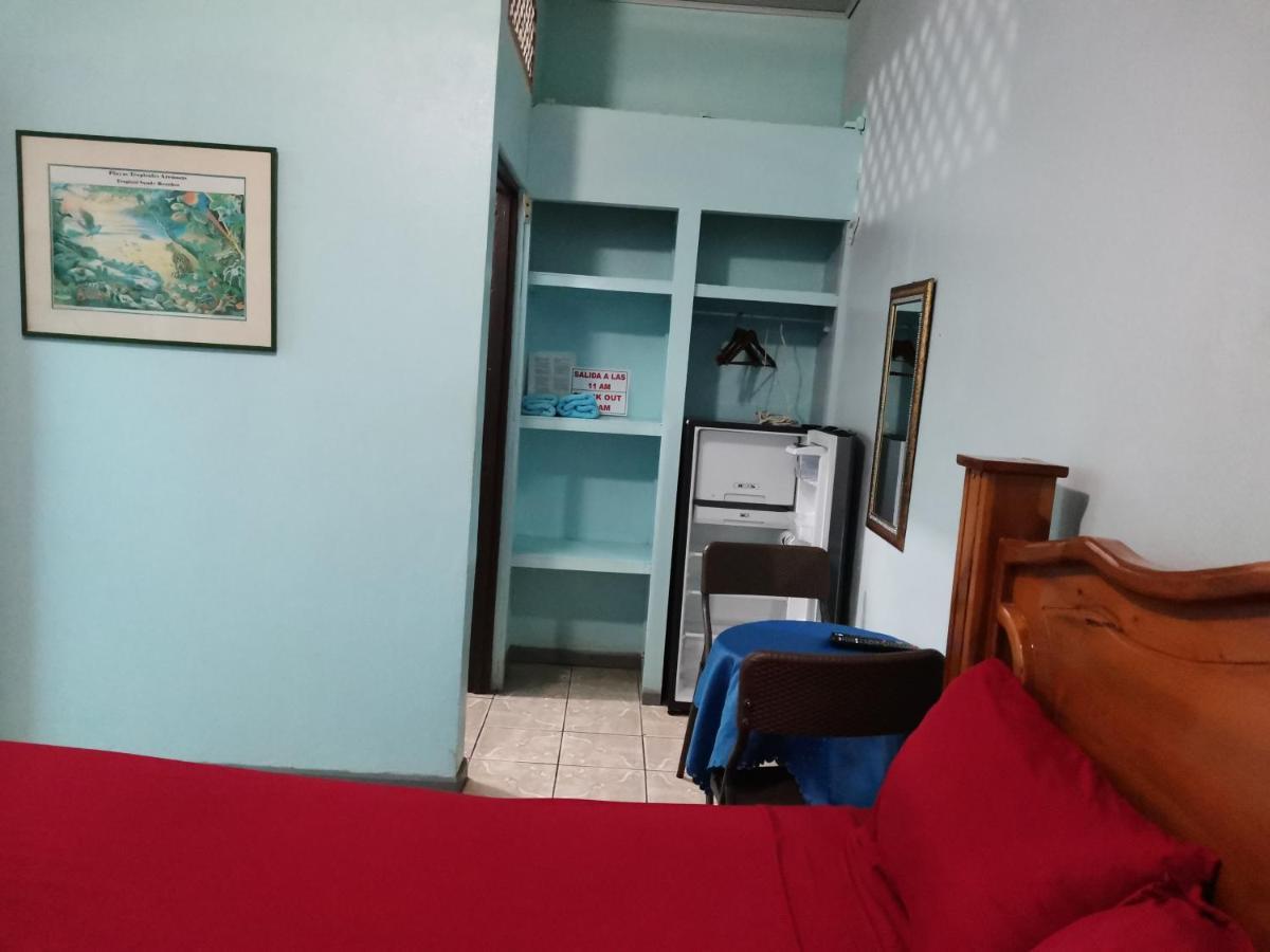 Cabinas Mitchaelle'S Puerto Viejo de Talamanca Esterno foto