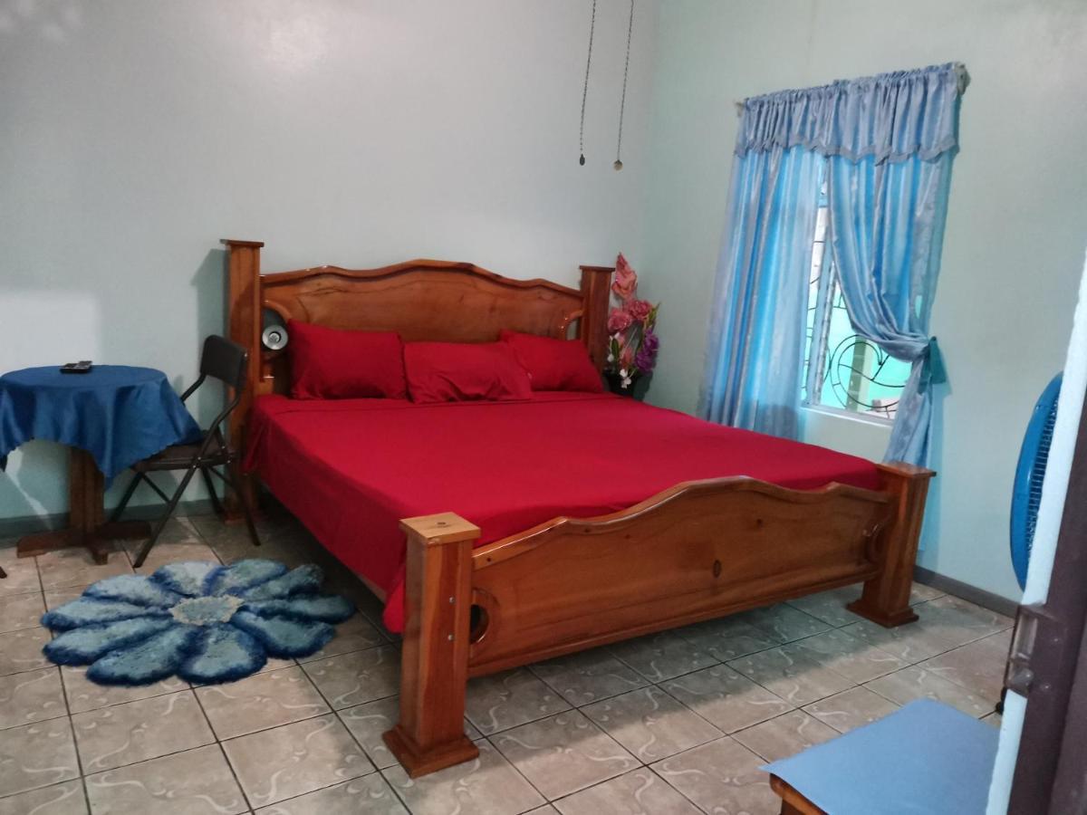 Cabinas Mitchaelle'S Puerto Viejo de Talamanca Esterno foto