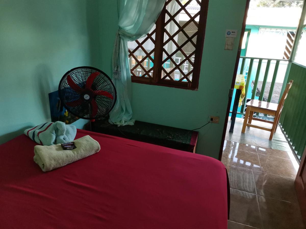 Cabinas Mitchaelle'S Puerto Viejo de Talamanca Esterno foto