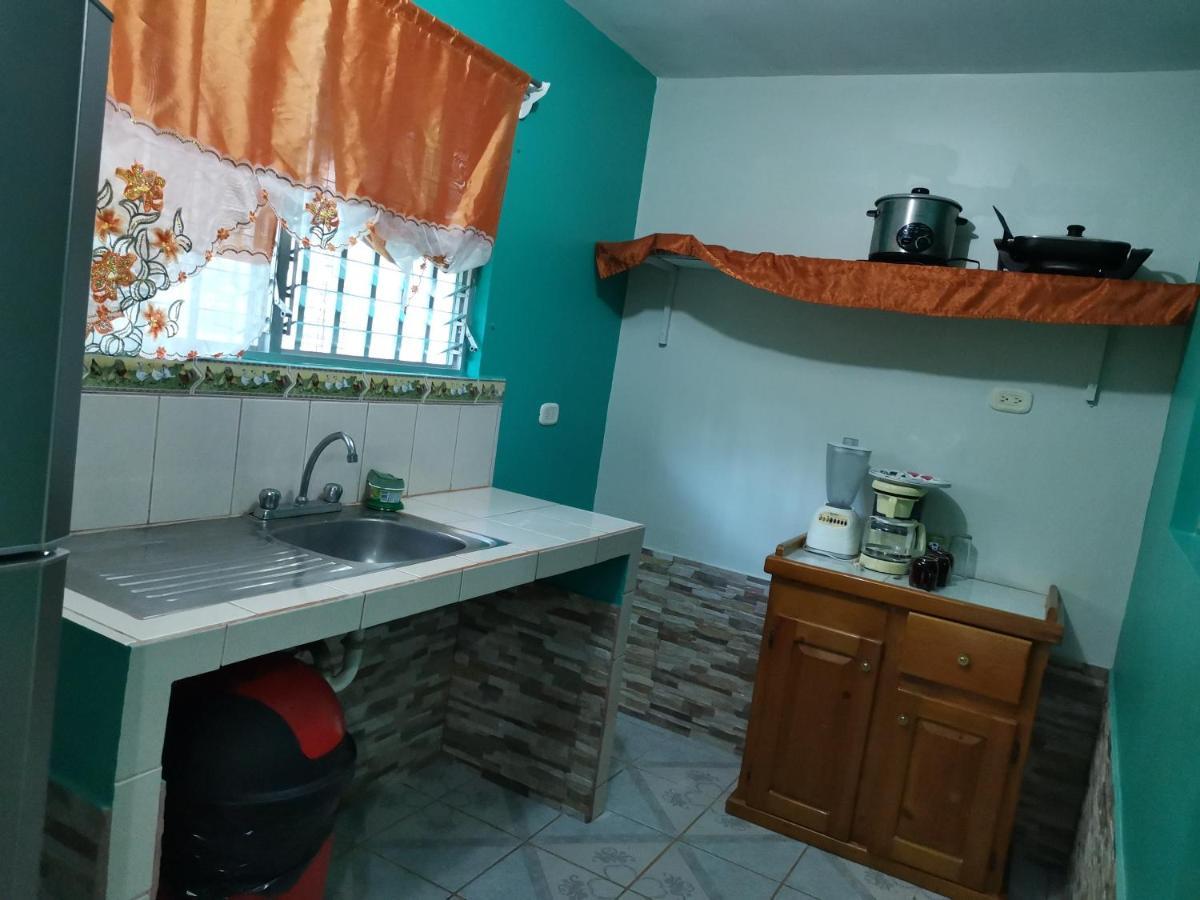 Cabinas Mitchaelle'S Puerto Viejo de Talamanca Esterno foto