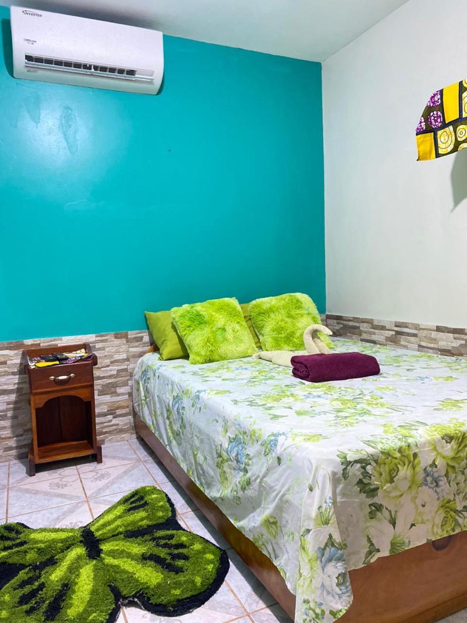 Cabinas Mitchaelle'S Puerto Viejo de Talamanca Esterno foto