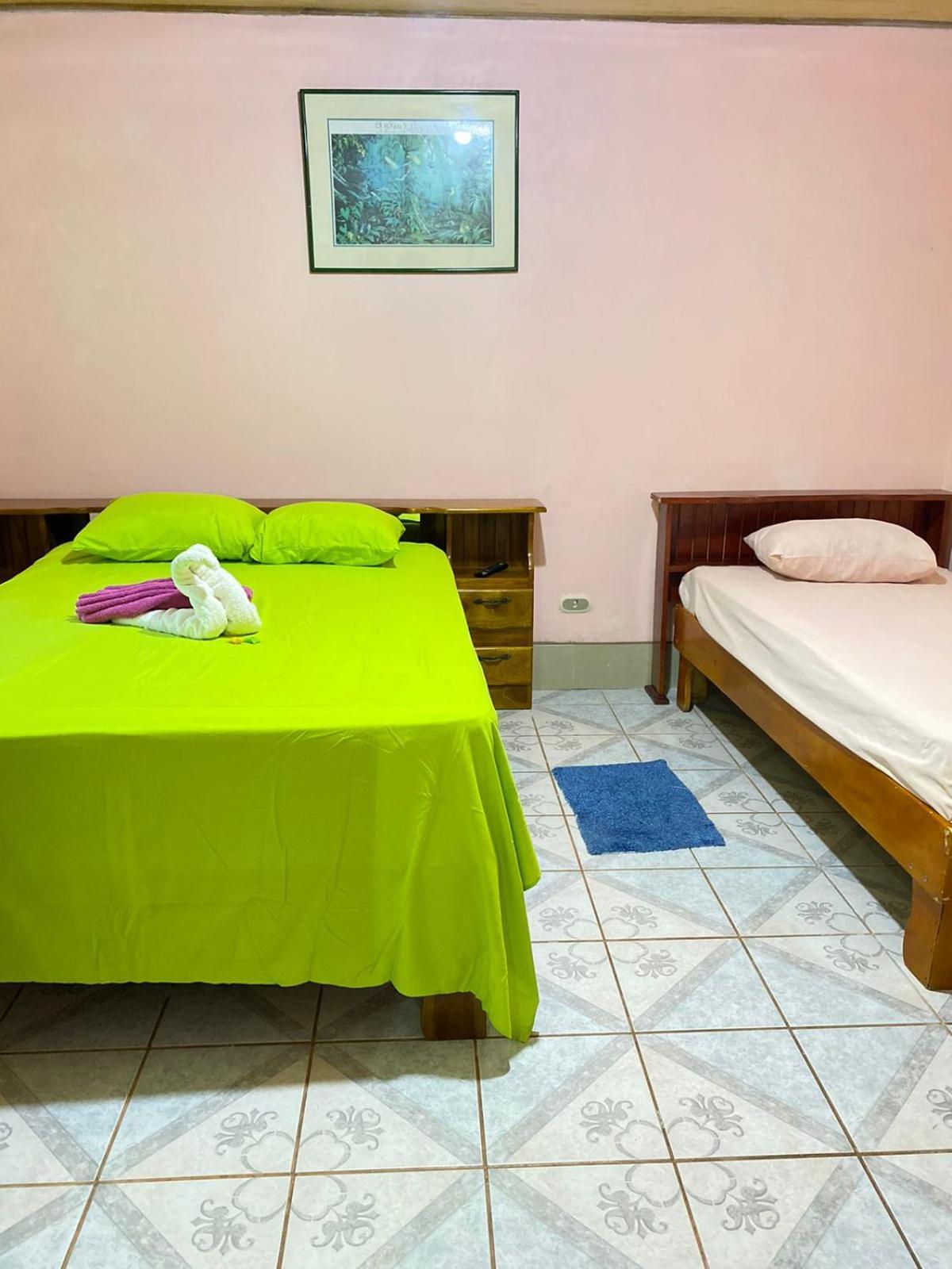 Cabinas Mitchaelle'S Puerto Viejo de Talamanca Esterno foto